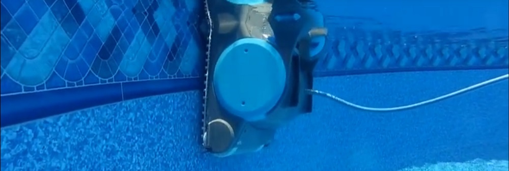 Best Robotic Pool Cleaner for Steps