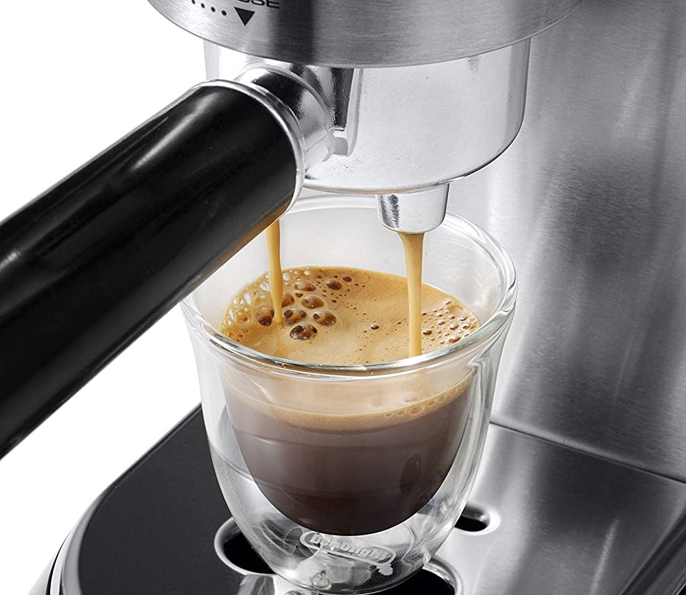 De'Longhi EC680M makes espresso