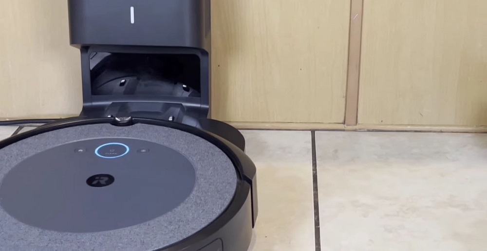 Shark AV2511AE vs Roomba i3+ EVO Robot Vacuum Comparison